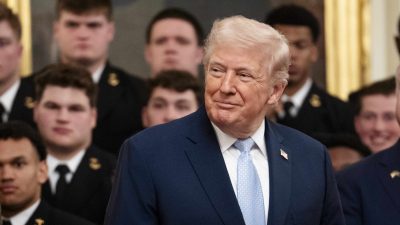 טראמפ אומר הלילה שארה"ב קרובה מאוד להשגת יעדיה הצבאיים, שוקל "להאט" את המבצע נגד איראן