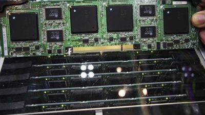 ארה"ב: שלושה מואשמים בסיוע להברחת שבבי בינה מלאכותית בשווי מיליארדי דולרים לסין